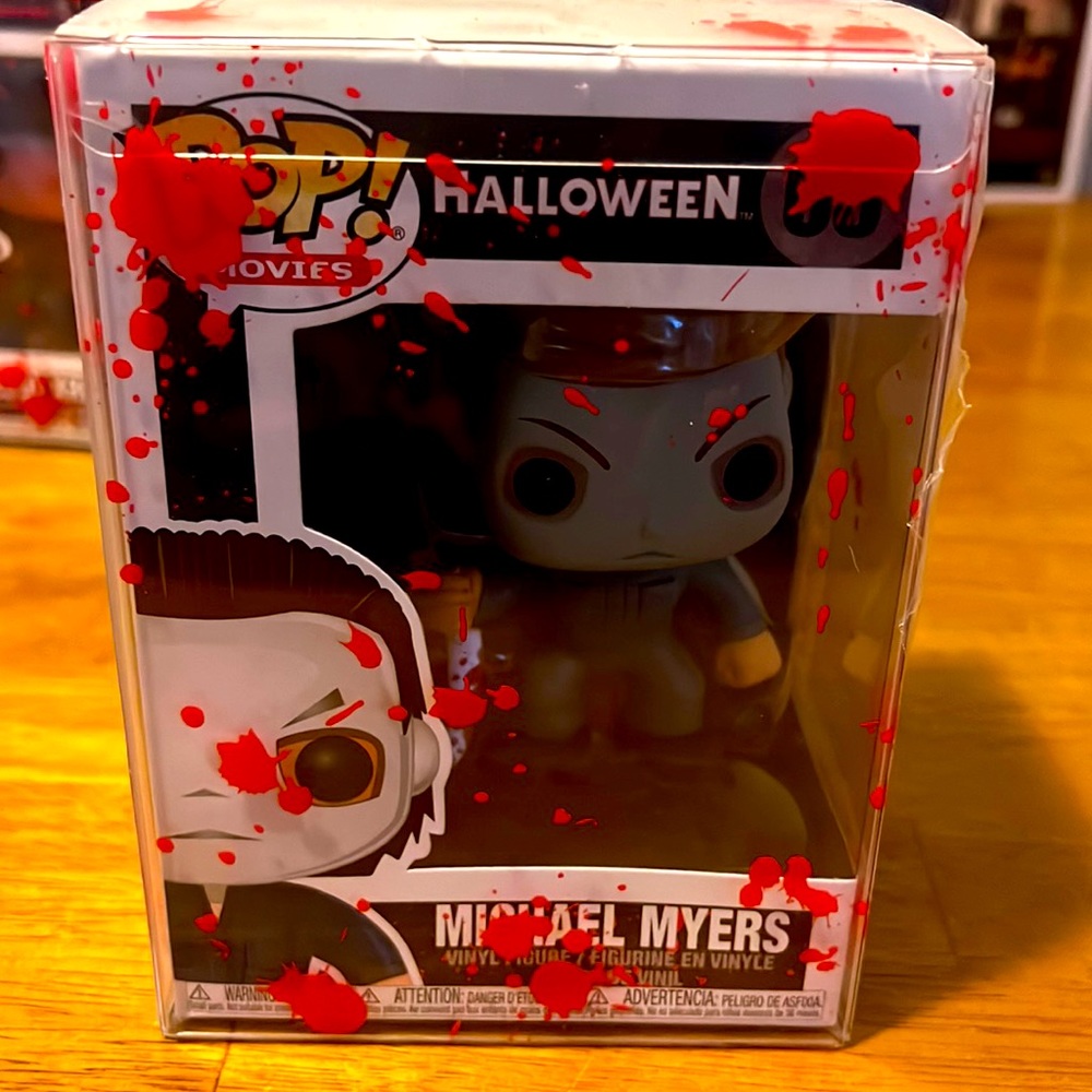Micheal Myers#03 Funko Pop blood splattered glass case never been opened